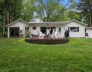 6 Wentworth Rd, Canton, Massachusetts, 3 Bedrooms Bedrooms, 7 Rooms Rooms,2 BathroomsBathrooms,Residential,For Sale,Wentworth Rd,73555808