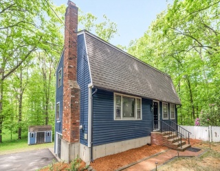 9 Colonial Rd, Sutton, Massachusetts, 3 Bedrooms Bedrooms, 7 Rooms Rooms,1.5 BathroomsBathrooms,Residential,For Sale,Colonial Rd,73555832