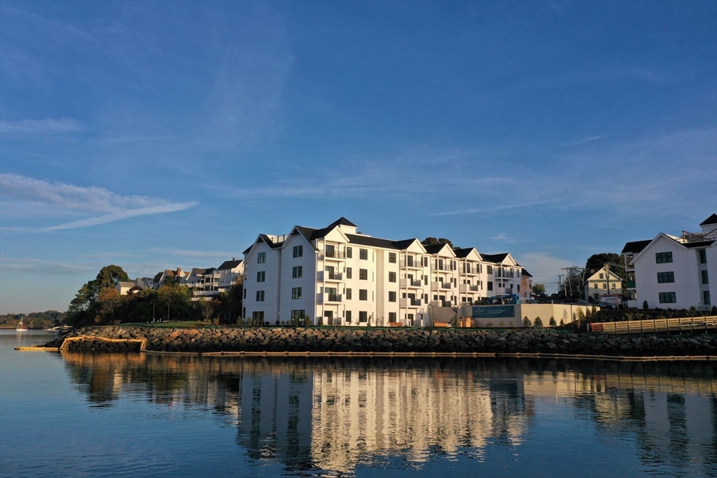 12 Congress Street, Beverly, Massachusetts, 1 Bedroom Bedrooms, 3 Rooms Rooms,1 BathroomBathrooms,Residential Lease,For Rent,Congress Street,73555899