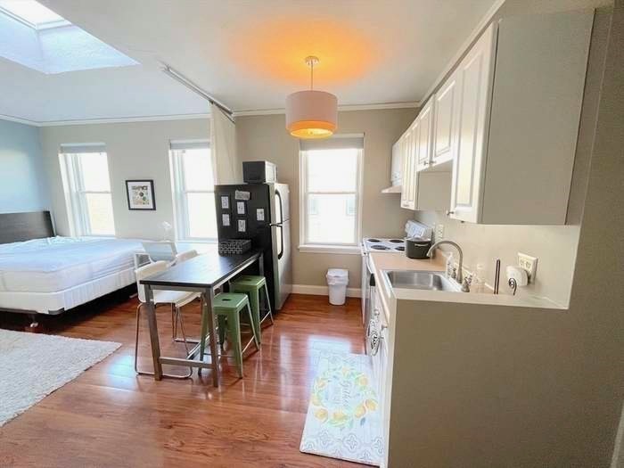 1411 Commonwealth Ave, Boston, Massachusetts, 1 Room Rooms,1 BathroomBathrooms,Residential Lease,For Rent,Commonwealth Ave,73555900