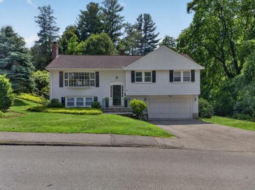 29 Brook Street, Wellesley, Massachusetts, 3 Bedrooms Bedrooms, 9 Rooms Rooms,3 BathroomsBathrooms,Residential Lease,For Rent,Brook Street,73555905