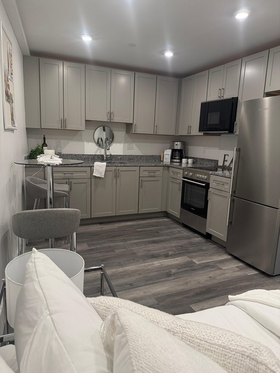 585 Essex St, Lynn, Massachusetts, 1 Room Rooms,1 BathroomBathrooms,Residential Lease,For Rent,Essex St,73555915