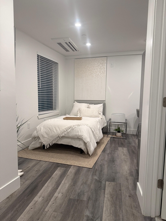585 Essex St, Lynn, Massachusetts, 1 Room Rooms,1 BathroomBathrooms,Residential Lease,For Rent,Essex St,73555924