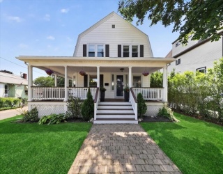 93 Sachem St, Quincy, Massachusetts, 3 Bedrooms Bedrooms, 10 Rooms Rooms,2 BathroomsBathrooms,Residential,For Sale,Sachem St,73555934