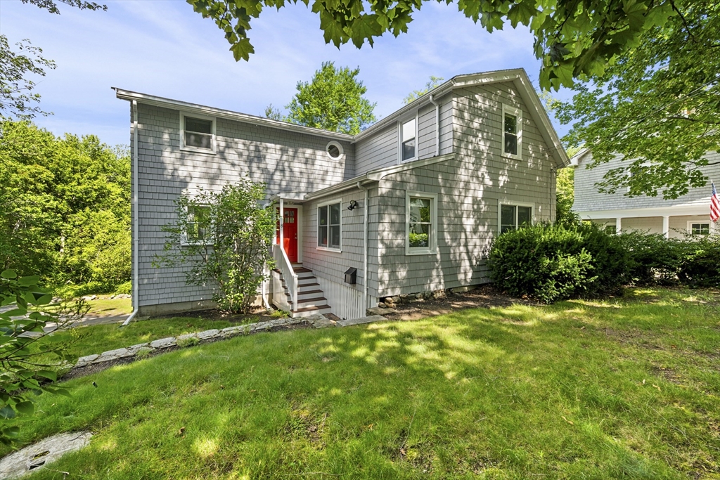 8 Risley Rd, Marblehead, Massachusetts, 3 Bedrooms Bedrooms, 7 Rooms Rooms,2.5 BathroomsBathrooms,Residential,For Sale,Risley Rd,73555940