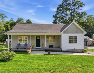 32 Nelson St, Warren, Massachusetts, 3 Bedrooms Bedrooms, 7 Rooms Rooms,2 BathroomsBathrooms,Residential,For Sale,Nelson St,73555959