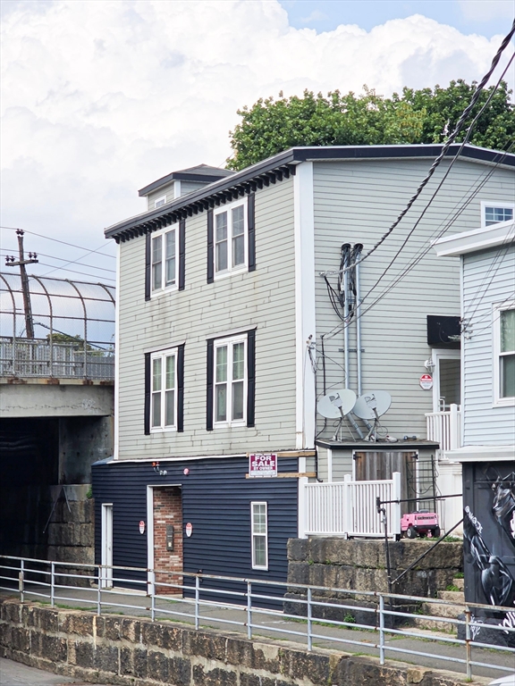213-215 Burrill St, Swampscott, Massachusetts, 14 Bedrooms Bedrooms, 28 Rooms Rooms,10 BathroomsBathrooms,Residential Income,For Sale,Burrill St,73555962