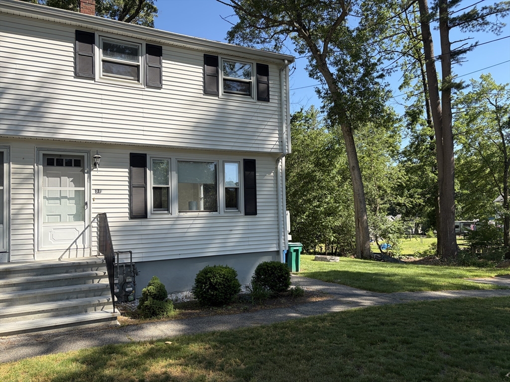 37R Sheldon St, Billerica, Massachusetts, 3 Bedrooms Bedrooms, 5 Rooms Rooms,1 BathroomBathrooms,Residential,For Sale,Sheldon St,73533796
