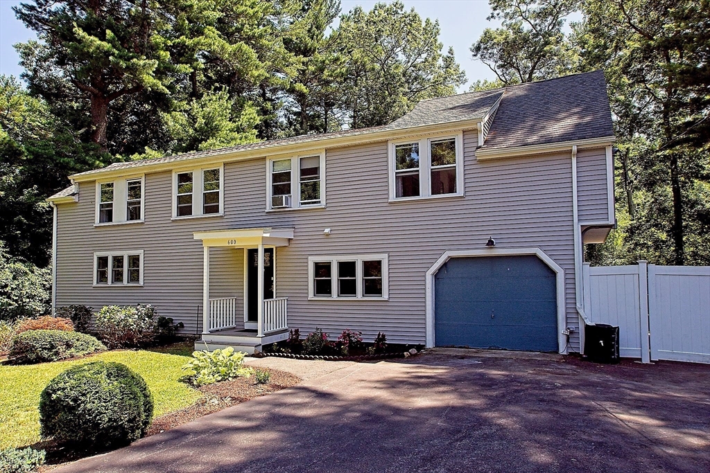 600 Forest St, Bridgewater, Massachusetts, 3 Bedrooms Bedrooms, 6 Rooms Rooms,2.5 BathroomsBathrooms,Residential,For Sale,Forest St,73555923