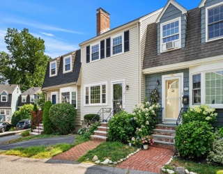 7 Bradford Court, Marblehead, Massachusetts, 2 Bedrooms Bedrooms, 5 Rooms Rooms,2.5 BathroomsBathrooms,Residential,For Sale,Bradford Court,73555920