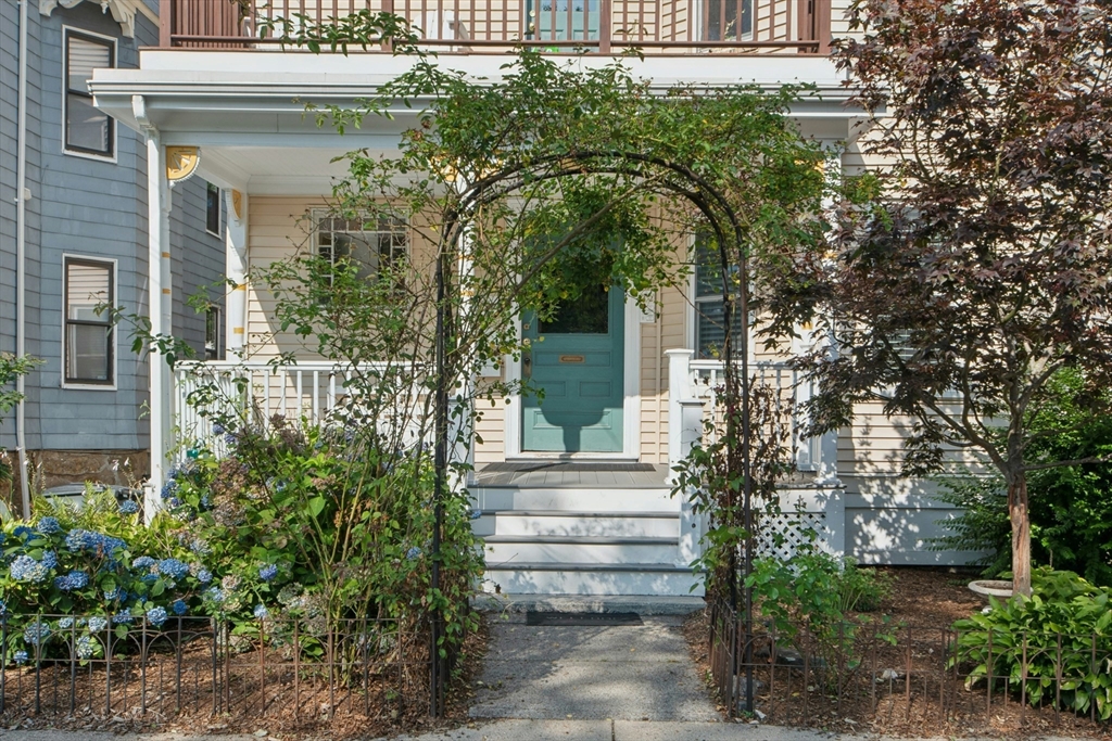 42 Wyman St, Boston, Massachusetts, 3 Bedrooms Bedrooms, 5 Rooms Rooms,1 BathroomBathrooms,Residential,For Sale,Wyman St,73555931