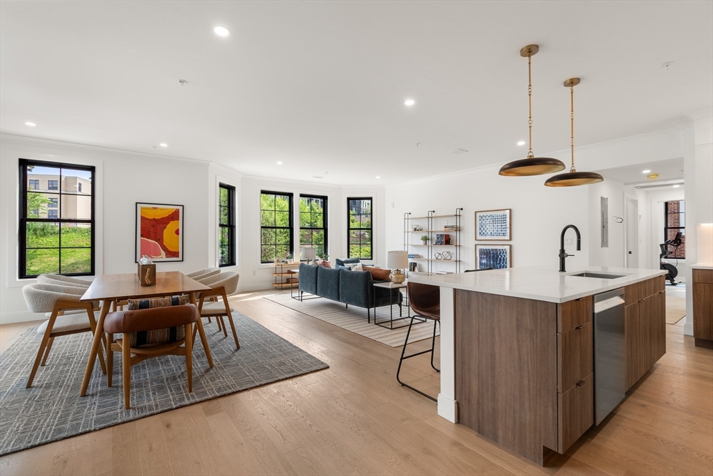 228 Washington Street, Boston, Massachusetts, 3 Bedrooms Bedrooms, 6 Rooms Rooms,2 BathroomsBathrooms,Residential,For Sale,Washington Street,73556086