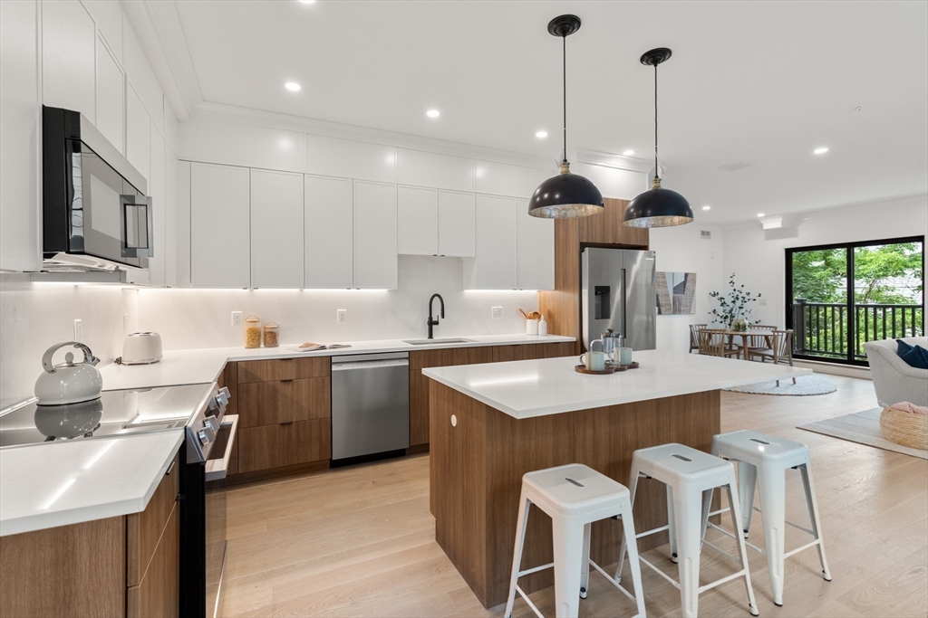 228 Washington Street, Boston, Massachusetts, 3 Bedrooms Bedrooms, 6 Rooms Rooms,2 BathroomsBathrooms,Residential,For Sale,Washington Street,73556087