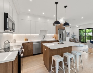 228 Washington Street, Boston, Massachusetts, 3 Bedrooms Bedrooms, 6 Rooms Rooms,2 BathroomsBathrooms,Residential,For Sale,Washington Street,73556087