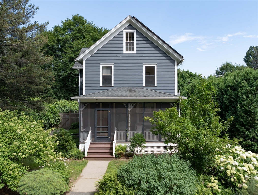 17 Stilson Avenue, Northampton, Massachusetts, 4 Bedrooms Bedrooms, 8 Rooms Rooms,3 BathroomsBathrooms,Residential,For Sale,Stilson Avenue,73556079