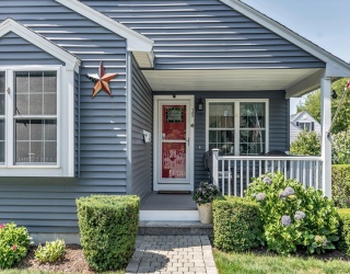 15 Hourihan St, Peabody, Massachusetts, 3 Bedrooms Bedrooms, 8 Rooms Rooms,2 BathroomsBathrooms,Residential,For Sale,Hourihan St,73556082
