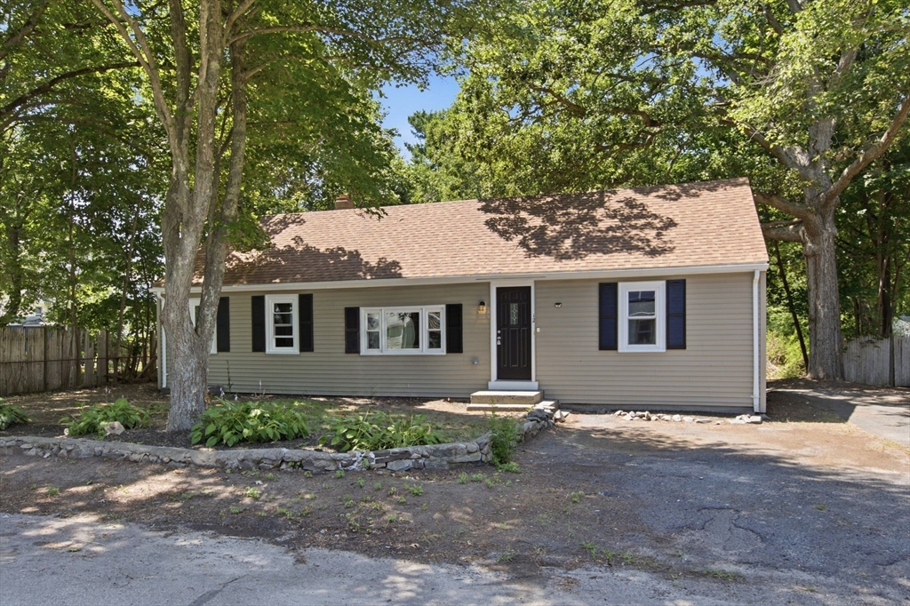 12 Elizabeth St, Stoughton, Massachusetts, 3 Bedrooms Bedrooms, 6 Rooms Rooms,1 BathroomBathrooms,Residential,For Sale,Elizabeth St,73556108