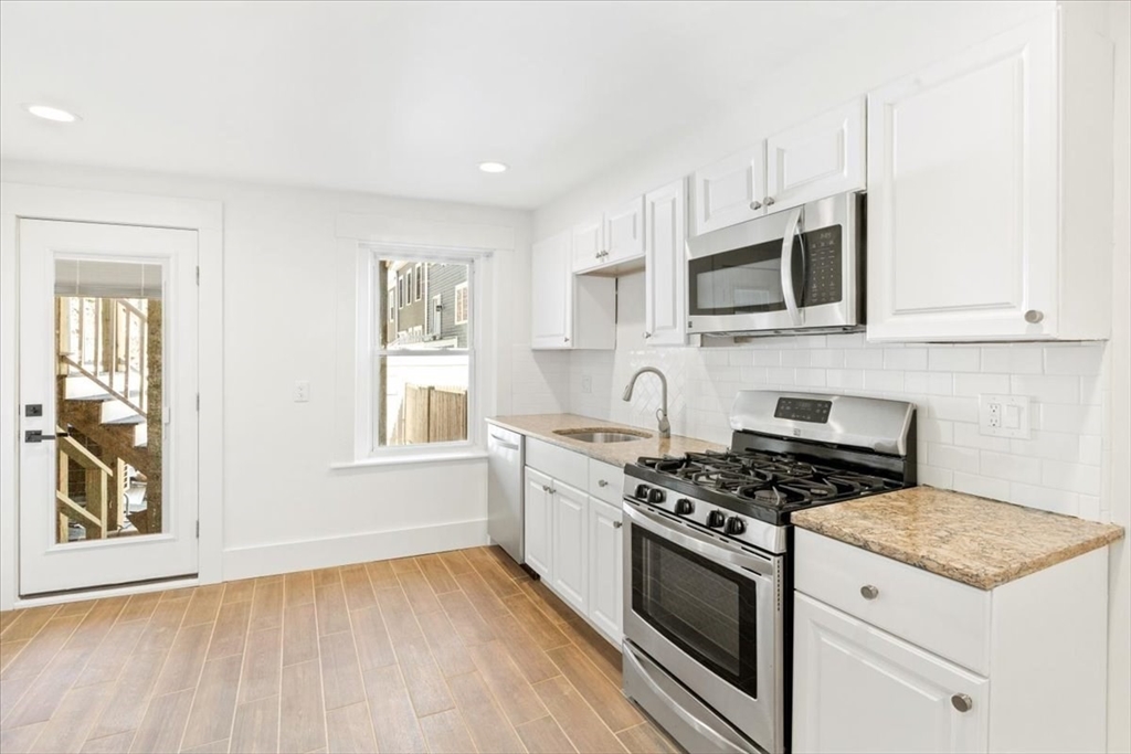 301 Bunker Hill Street, Boston, Massachusetts, 1 Bedroom Bedrooms, 3 Rooms Rooms,1 BathroomBathrooms,Residential Lease,For Rent,Bunker Hill Street,73556112