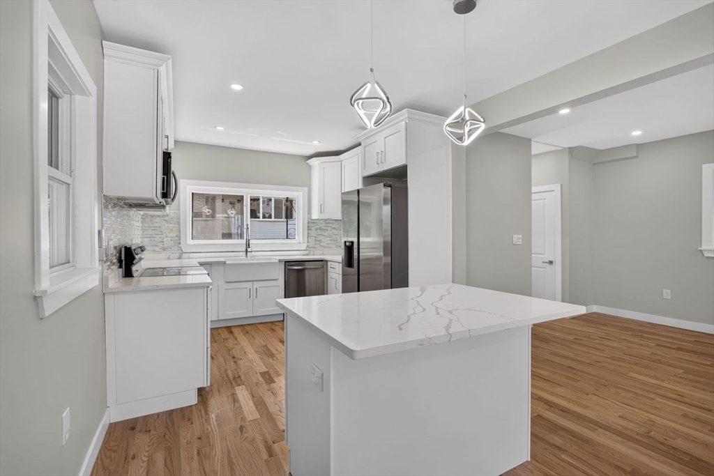 31 Wordsworth St, Boston, Massachusetts, 3 Bedrooms Bedrooms, 6 Rooms Rooms,2 BathroomsBathrooms,Residential,For Sale,Wordsworth St,73556113