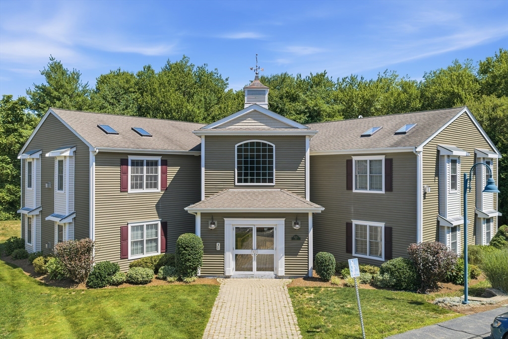 215 Longmeadow Rd, Taunton, Massachusetts, 1 Bedroom Bedrooms, 3 Rooms Rooms,1 BathroomBathrooms,Residential,For Sale,Longmeadow Rd,73556114