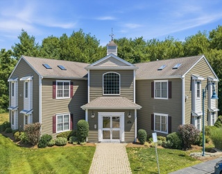 215 Longmeadow Rd, Taunton, Massachusetts, 1 Bedroom Bedrooms, 3 Rooms Rooms,1 BathroomBathrooms,Residential,For Sale,Longmeadow Rd,73556114