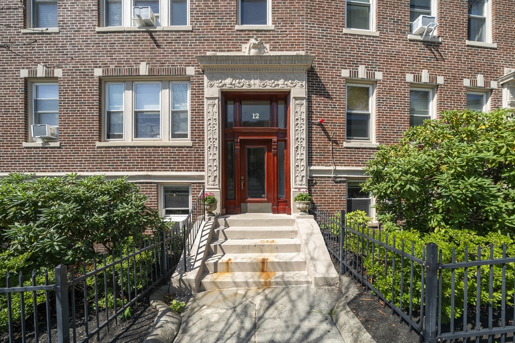 12 James Street, Brookline, Massachusetts, 1 Bedroom Bedrooms, 4 Rooms Rooms,1 BathroomBathrooms,Residential,For Sale,James Street,73556085