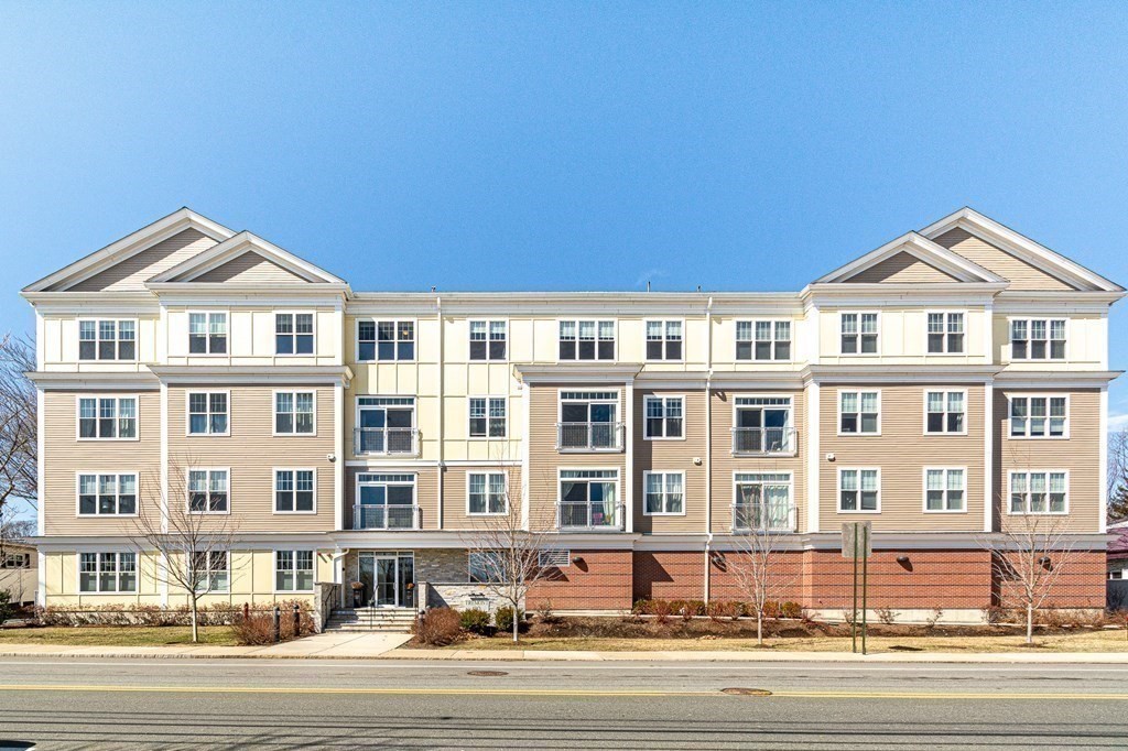 130 Tremont St, Melrose, Massachusetts, 2 Bedrooms Bedrooms, 5 Rooms Rooms,2 BathroomsBathrooms,Residential Lease,For Rent,Tremont St,73556126