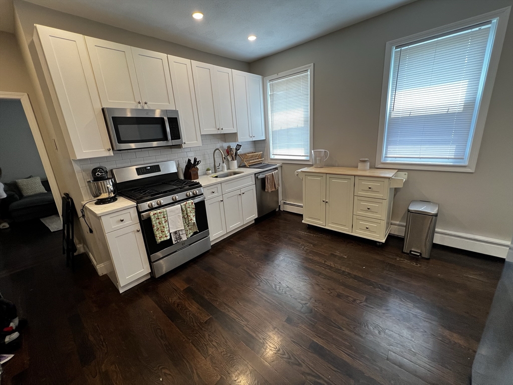 158 Holland St., Somerville, Massachusetts, 4 Bedrooms Bedrooms, 8 Rooms Rooms,2 BathroomsBathrooms,Residential Lease,For Rent,Holland St.,73555987