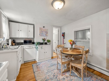 528 E 3rd St, Boston, Massachusetts, 1 Bedroom Bedrooms, 4 Rooms Rooms,1 BathroomBathrooms,Residential,For Sale,E 3rd St,73527674