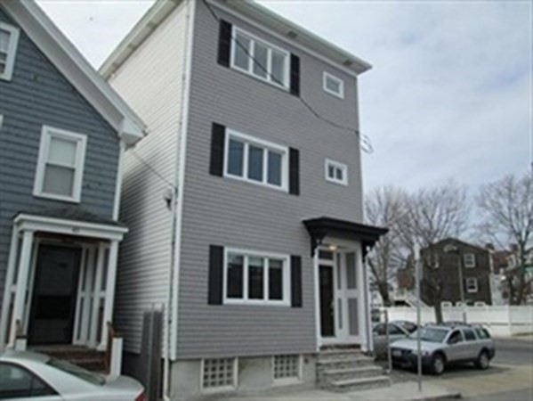 43 Rogers, Boston, Massachusetts, 2 Bedrooms Bedrooms, 4 Rooms Rooms,1 BathroomBathrooms,Residential Lease,For Rent,Rogers,73500618