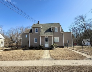 818 Bedford, East Bridgewater, Massachusetts, 4 Bedrooms Bedrooms, 7 Rooms Rooms,1 BathroomBathrooms,Residential Lease,For Rent,Bedford,73495941
