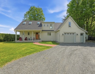 1240 South East Street, Amherst, Massachusetts, 2 Bedrooms Bedrooms, 6 Rooms Rooms,2.5 BathroomsBathrooms,Residential,For Sale,South East Street,73519204