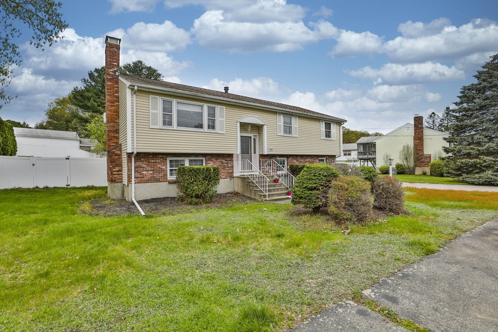 54 Walton Street, Wakefield, Massachusetts, 3 Bedrooms Bedrooms, 8 Rooms Rooms,2.5 BathroomsBathrooms,Residential,For Sale,Walton Street,73517101