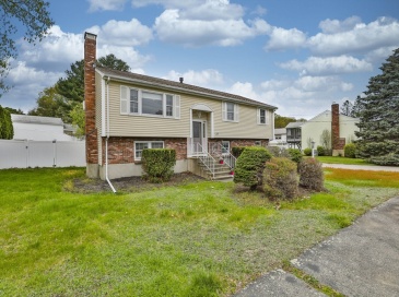 54 Walton Street, Wakefield, Massachusetts, 3 Bedrooms Bedrooms, 8 Rooms Rooms,2.5 BathroomsBathrooms,Residential,For Sale,Walton Street,73517101