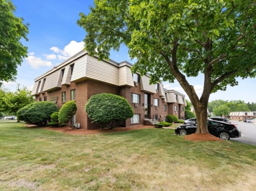 5 Hallmark Gardens, Burlington, Massachusetts, 2 Bedrooms Bedrooms, 4 Rooms Rooms,1 BathroomBathrooms,Residential,For Sale,Hallmark Gardens,73535183