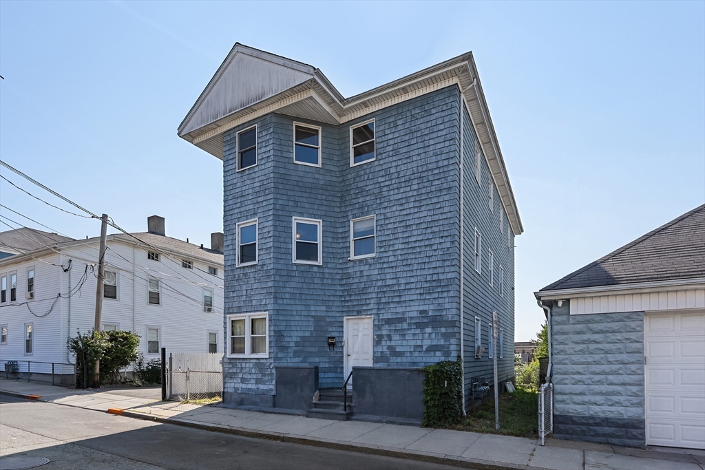 93 Mulberry Street, Fall River, Massachusetts, 11 Bedrooms Bedrooms, 22 Rooms Rooms,4 BathroomsBathrooms,Residential Income,For Sale,Mulberry Street,73555981