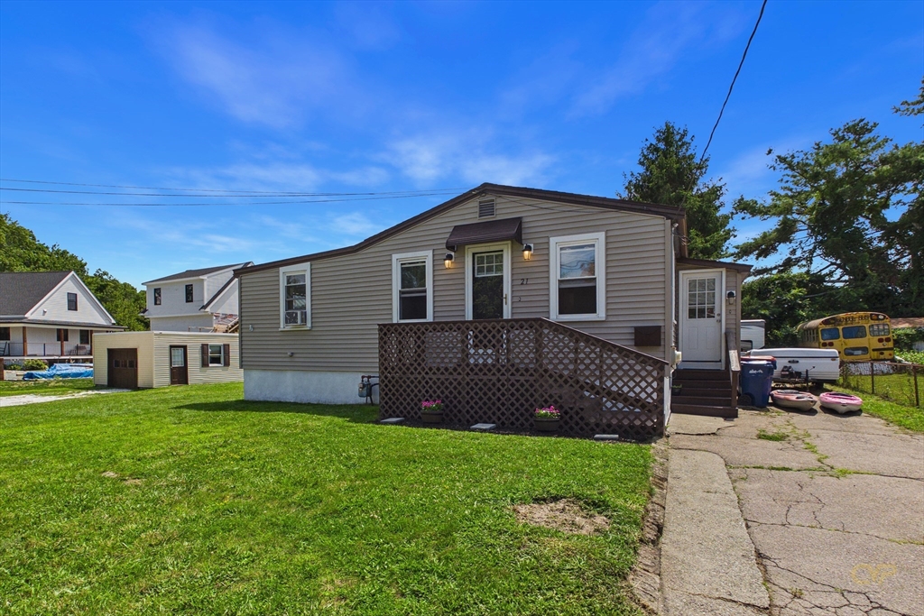 21 Golf St, Fairhaven, Massachusetts, 3 Bedrooms Bedrooms, 5 Rooms Rooms,1 BathroomBathrooms,Residential,For Sale,Golf St,73555999