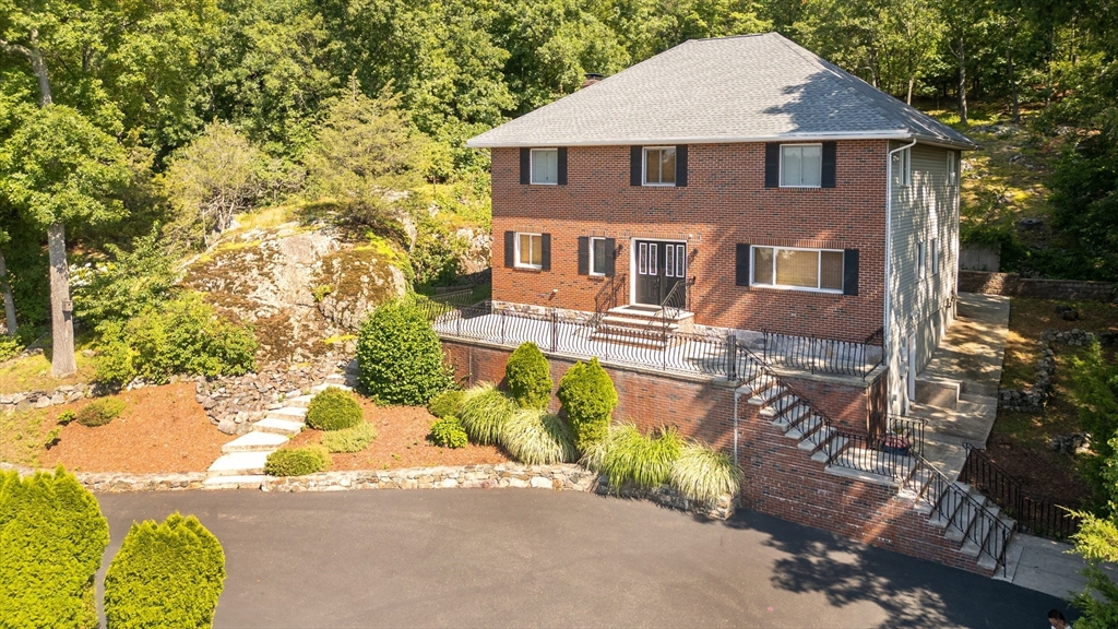 12 Parkway Dr, Saugus, Massachusetts, 4 Bedrooms Bedrooms, 10 Rooms Rooms,2.5 BathroomsBathrooms,Residential,For Sale,Parkway Dr,73556048