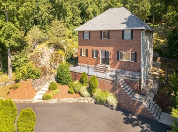 12 Parkway Dr, Saugus, Massachusetts, 4 Bedrooms Bedrooms, 10 Rooms Rooms,2.5 BathroomsBathrooms,Residential,For Sale,Parkway Dr,73556048