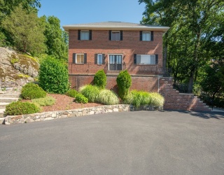 12 Parkway Dr, Saugus, Massachusetts, 4 Bedrooms Bedrooms, 10 Rooms Rooms,2.5 BathroomsBathrooms,Residential Lease,For Rent,Parkway Dr,73556053