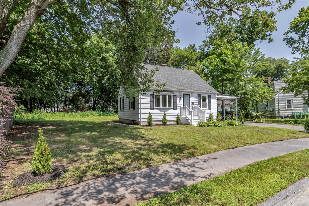 16 Beaconsfield Street, Lawrence, Massachusetts, 5 Bedrooms Bedrooms, 8 Rooms Rooms,1 BathroomBathrooms,Residential,For Sale,Beaconsfield Street,73556060