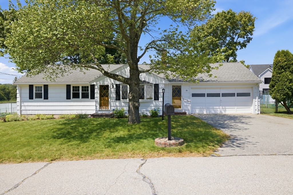 31 Day Circle, Woburn, Massachusetts, 3 Bedrooms Bedrooms, 9 Rooms Rooms,2 BathroomsBathrooms,Residential,For Sale,Day Circle,73556419