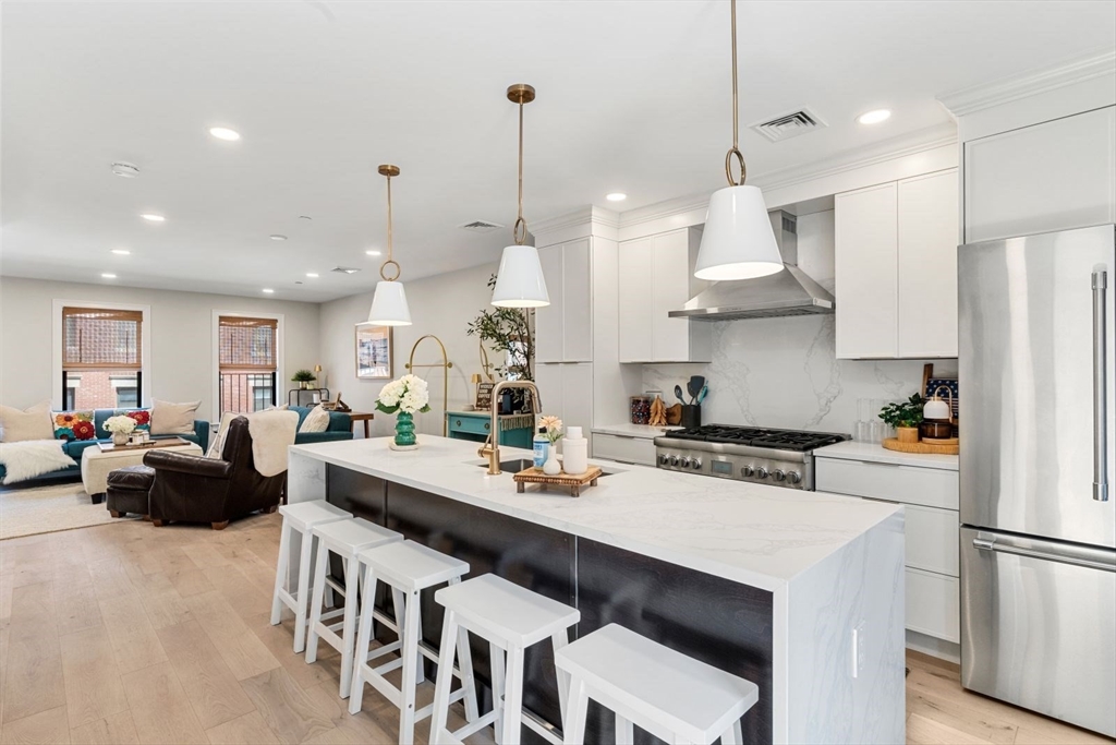 82 Endicott Street, Boston, Massachusetts, 3 Bedrooms Bedrooms, 5 Rooms Rooms,2.5 BathroomsBathrooms,Residential,For Sale,Endicott Street,73556192