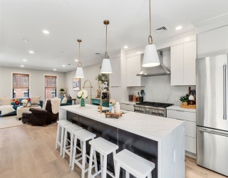 82 Endicott Street, Boston, Massachusetts, 3 Bedrooms Bedrooms, 5 Rooms Rooms,2.5 BathroomsBathrooms,Residential,For Sale,Endicott Street,73556192