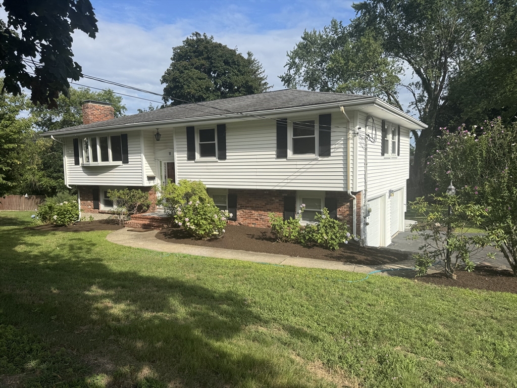 11 Aspen Ct, Dedham, Massachusetts, 3 Bedrooms Bedrooms, 7 Rooms Rooms,2 BathroomsBathrooms,Residential,For Sale,Aspen Ct,73554392