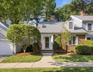 2 Greystone Drive, Middleton, Massachusetts, 3 Bedrooms Bedrooms, 8 Rooms Rooms,3 BathroomsBathrooms,Residential,For Sale,Greystone Drive,73556425