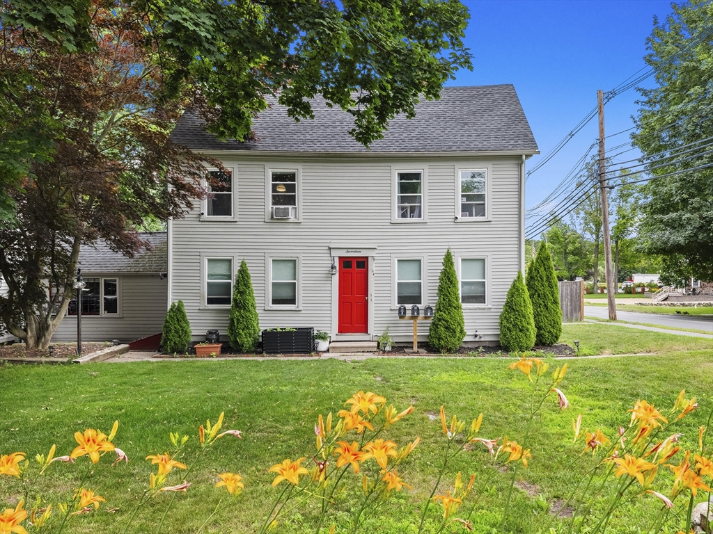 17 Andover St, Georgetown, Massachusetts, 1 Bedroom Bedrooms, 5 Rooms Rooms,1 BathroomBathrooms,Residential,For Sale,Andover St,73556206