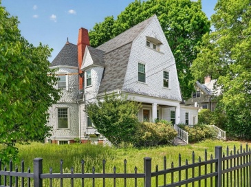 583 Watertown St, Newton, Massachusetts, 4 Bedrooms Bedrooms, 8 Rooms Rooms,3 BathroomsBathrooms,Residential Lease,For Rent,Watertown St,73556207