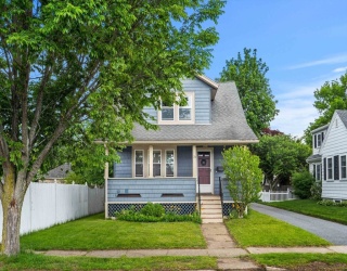 29 Newcastle Road, Peabody, Massachusetts, 2 Bedrooms Bedrooms, 5 Rooms Rooms,1 BathroomBathrooms,Residential,For Sale,Newcastle Road,73556213