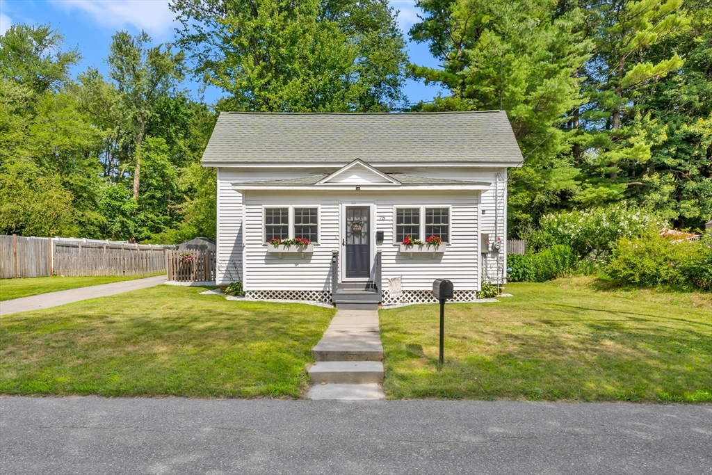 75 Norwood Ave, Leominster, Massachusetts, 2 Bedrooms Bedrooms, 6 Rooms Rooms,1 BathroomBathrooms,Residential,For Sale,Norwood Ave,73556174
